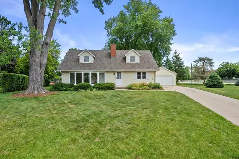 1077 Christopher, Oconomowoc, WI 53066