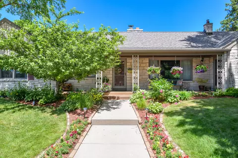 9740 W W Ctr, Milwaukee, WI 53222
