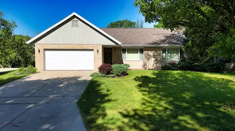 912 Edgewater, Watertown, WI 53098