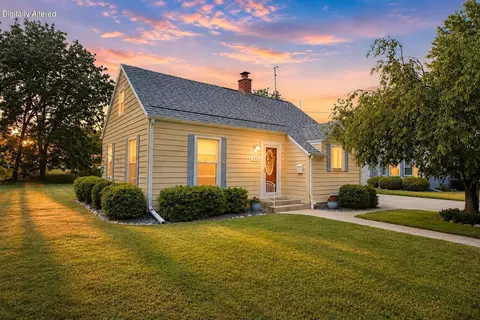 305 North, Hartland, WI 53029