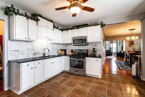 201 N 36th, Milwaukee, WI 53208