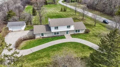 812 W Glen Oaks, Mequon, WI 53092