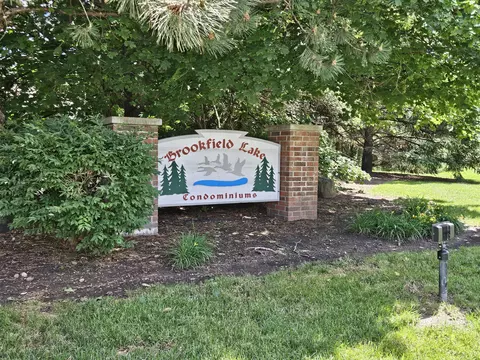 18575 Brookfield Lk #62, Brookfield, WI 53045