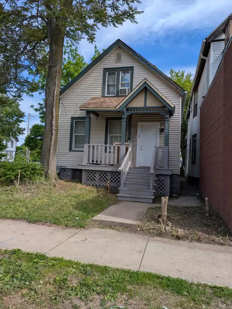 1826 W State #1826A, Milwaukee, WI 53233