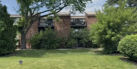 2220 W Good Hope #21, Glendale, WI 53209