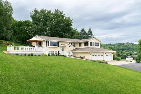 731 4th, La Crescent, MN 55947