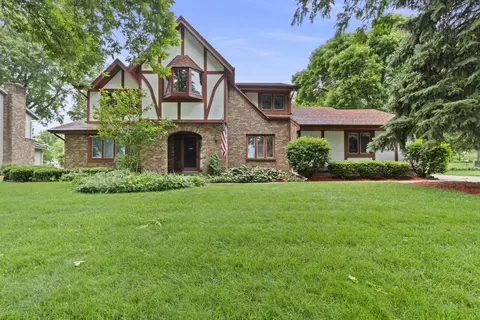 3060 Cone Vw, Waukesha, WI 53188