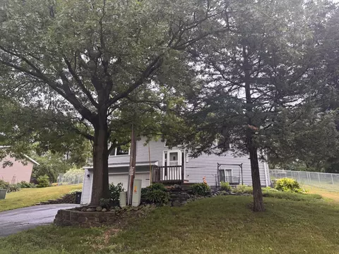 8021 Ridgeway, Burlington, WI 53105