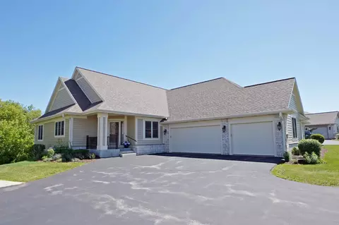 2914 W Villa, Franklin, WI 53132