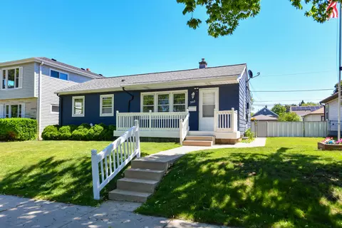 3662 S Brust, Milwaukee, WI 53207