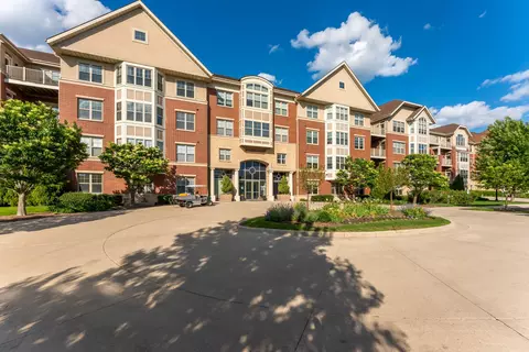 4120 S S Lk #367, Saint Francis, WI 53235