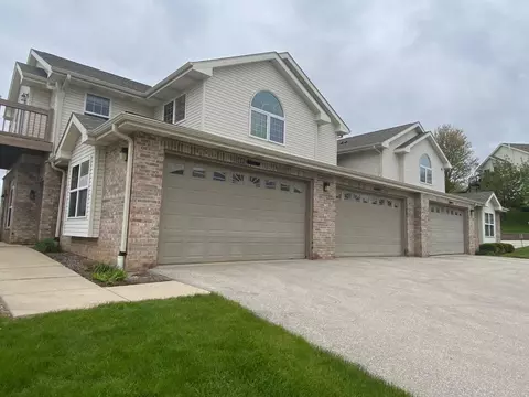 9275 S 51st, Franklin, WI 53132