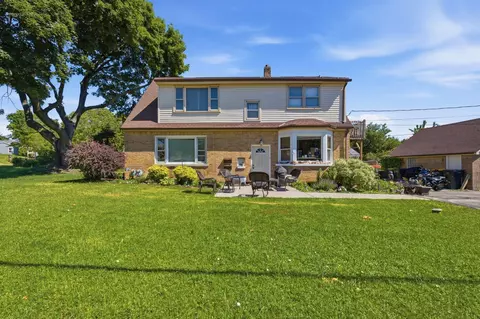 2470 S 92nd #2472, West Allis, WI 53227