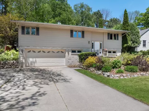 306 Fenway, Manitowoc, WI 54220