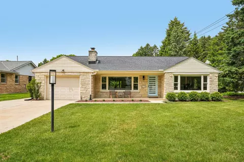 6421 N N Lk, Fox Point, WI 53217