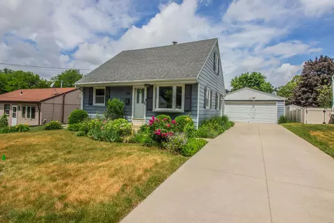 2214 Easy, Waukesha, WI 53188
