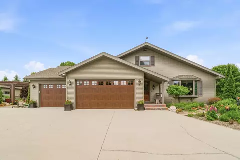 2798 N Honeymoon Hl, Charlestown, WI 53061