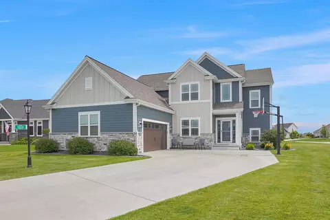 35233 Walleye, Summit, WI 53066