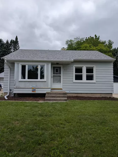 4059 S Alexander, Saint Francis, WI 53235