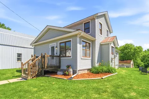 401 W Water, Cascade, WI 53011