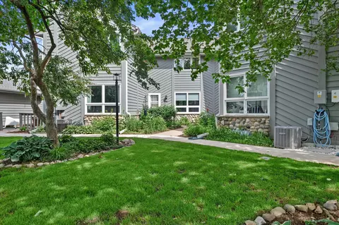 15661 W W Rdg, New Berlin, WI 53151