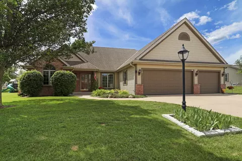 867 River Rdg, Waterford, WI 53185