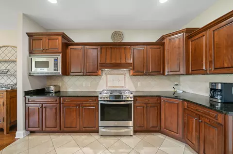 Kitchen - 642 Eagleton #55-28, Geneva, WI 53147 photo 5 of 6