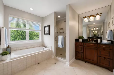 Bath - 642 Eagleton #55-28, Geneva, WI 53147 photo 10 of 12