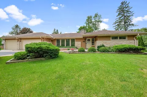 1603 W Zedler, Mequon, WI 53092