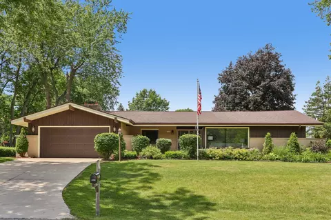 13295 W Old Oak, New Berlin, WI 53151