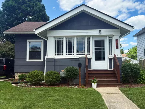 136 W Wabash, Waukesha, WI 53186