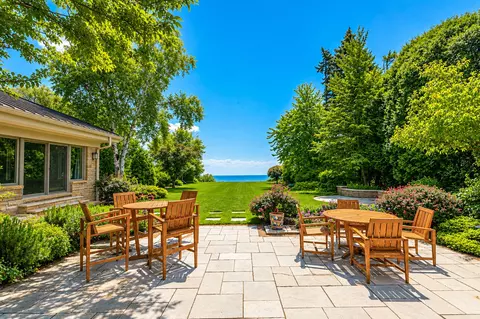 6320 N N Lk, Whitefish Bay, WI 53217