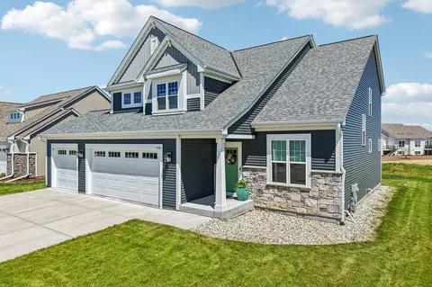 1390 Foxwood, Oconomowoc, WI 53066