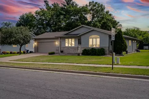 1124 East, Onalaska, WI 54650