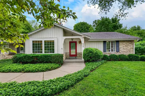 8308 N Indian Crk, Fox Point, WI 53217