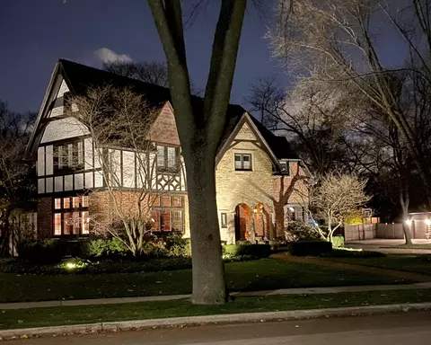 1101 E Cir, Whitefish Bay, WI 53217