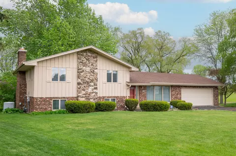 11040 N Riverland, Mequon, WI 53092