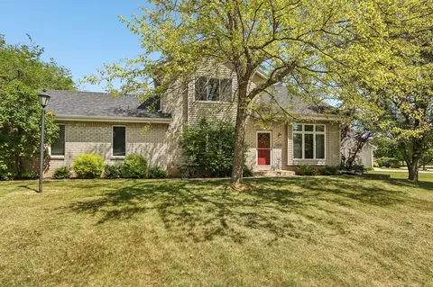 3332 E Debbie, Oak Creek, WI 53154