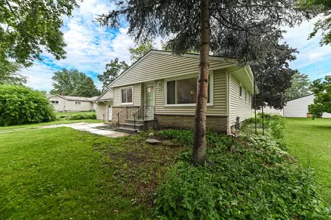 3430 Roberts, Caledonia, WI 53126