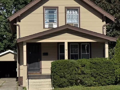 913 S 21st, Manitowoc, WI 54220
