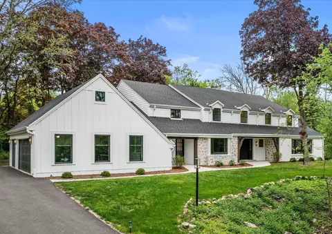 10525 N Fairway, Mequon, WI 53092
