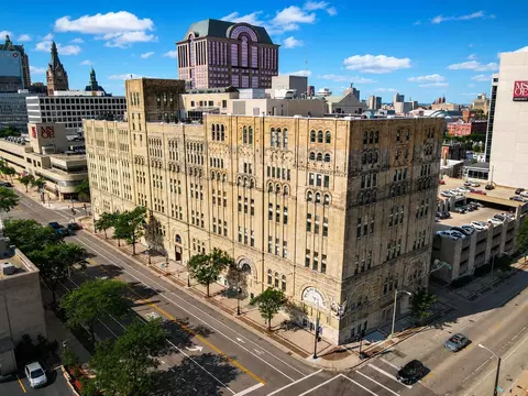 270 E Highland #916, Milwaukee, WI 53202