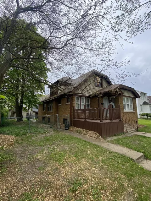4609 N 37th, Milwaukee, WI 53209