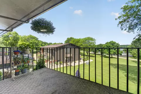 33 Lausanne #33-06, Geneva, WI 53147