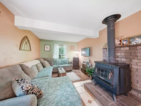 8311 Fox Riv, Waterford, WI 53185