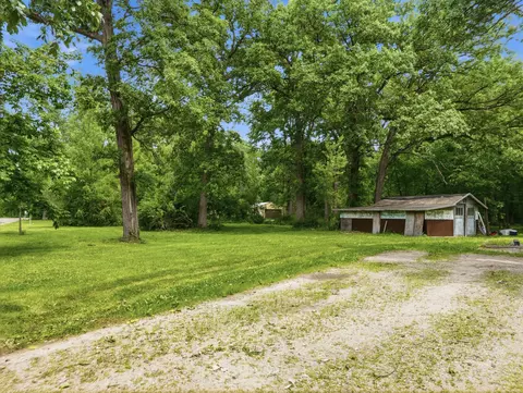 8319 Fox Riv, Waterford, WI 53185