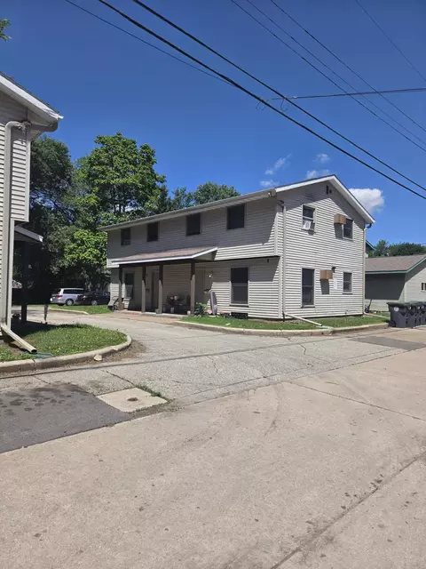 426-428 18th #422-424, La Crosse, WI 54601
