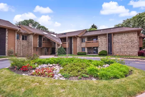 2101 W Good Hope #111, Glendale, WI 53209