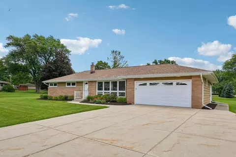 4541 S Clearwater, New Berlin, WI 53151