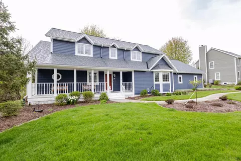 438 River Blf, Oconomowoc, WI 53066